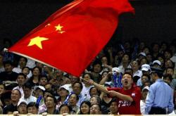  字母哥新星爆冷表现突出，RNG前途光明！赛场气氛高涨