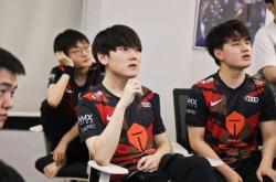 JackeyLove在日本队比赛中逆转，问鼎冠军引发热议！的简单介绍