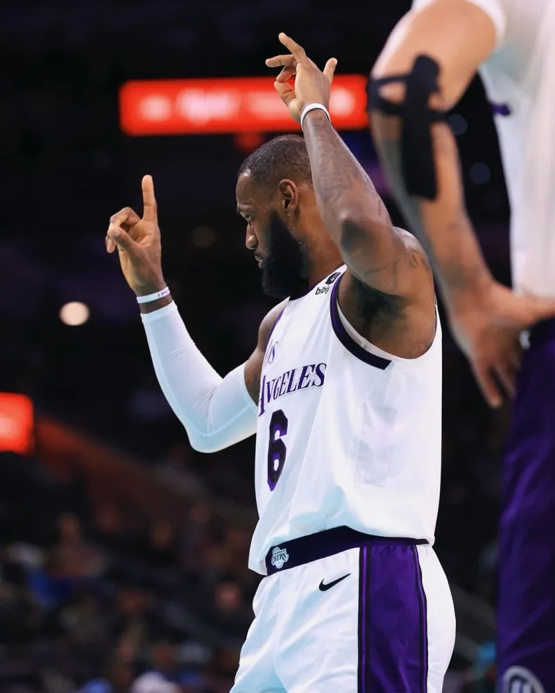 穆古鲁扎回归赛场,败北首场状态亮眼,湖人观众沸腾!的简单介绍 穆古鲁扎回归赛场,败北首场状态亮眼,湖人观众沸腾!的简单介绍